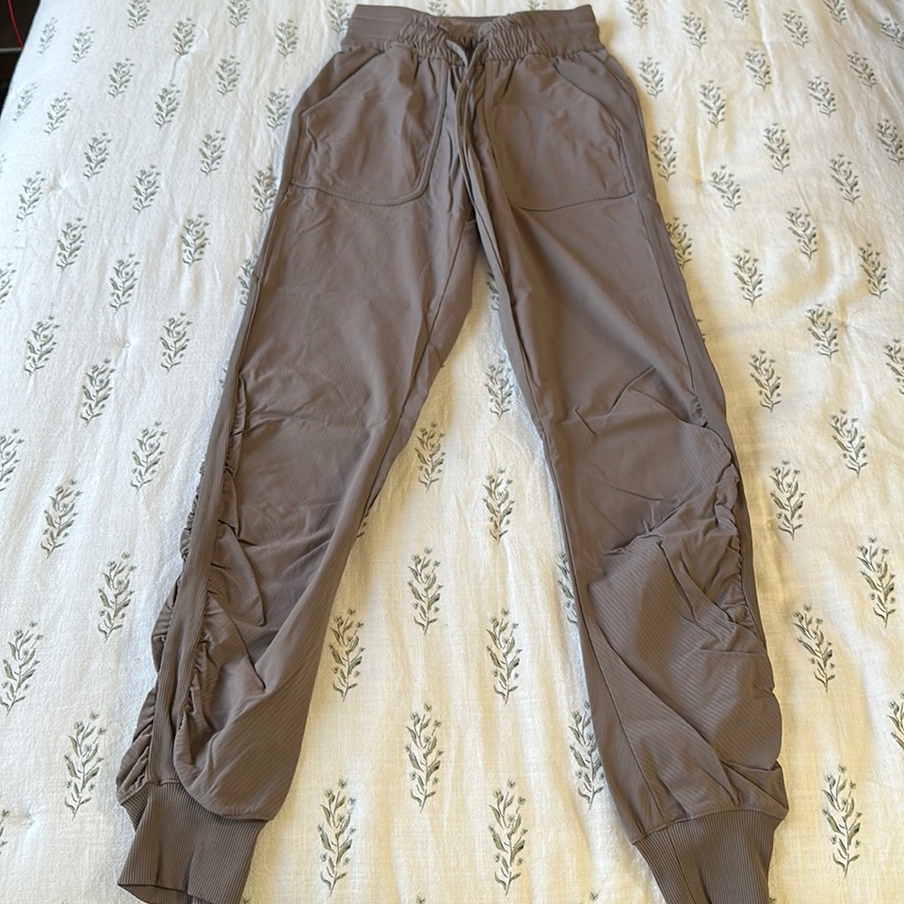 lululemon Dance Studio Jogger High Rise size 2 Lunar Rock 28” inseam